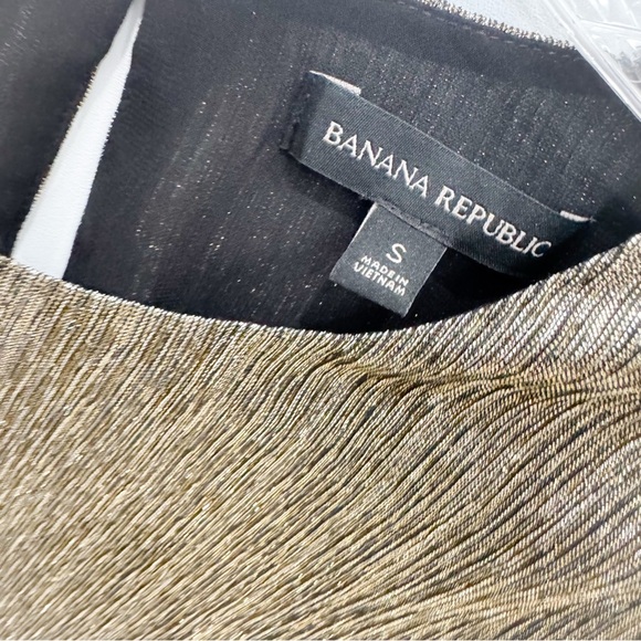 Banana republic gold metallic long sleeve top ❤️ - Picture 5 of 6